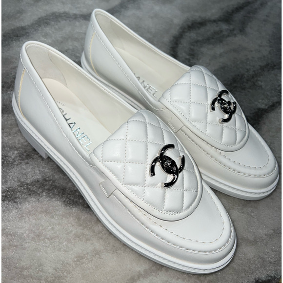Chanel 22P White Quilted Flap Turnlock CC Logo Mule Slip On Flat Loafer 37 - Picture 9 of 12